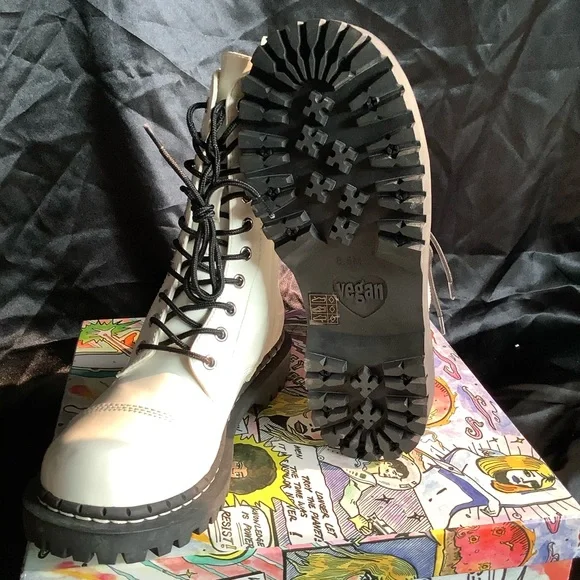 NIB Jeffrey Campbell Boots - Picture 5 of 9